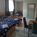 Czerwony Szafir Grodzisk Hostel *