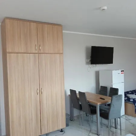 Czerwony Szafir Grodzisk Hostel *