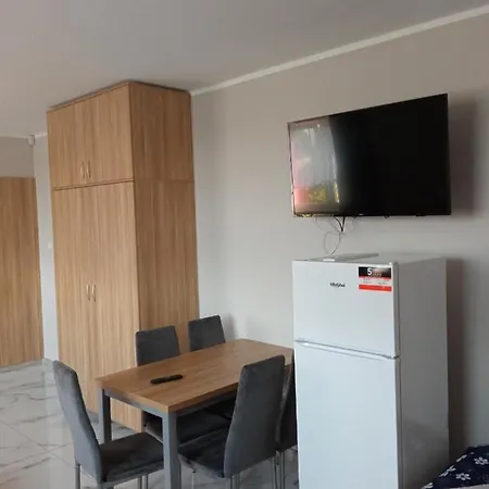 Czerwony Szafir Grodzisk Hostel *