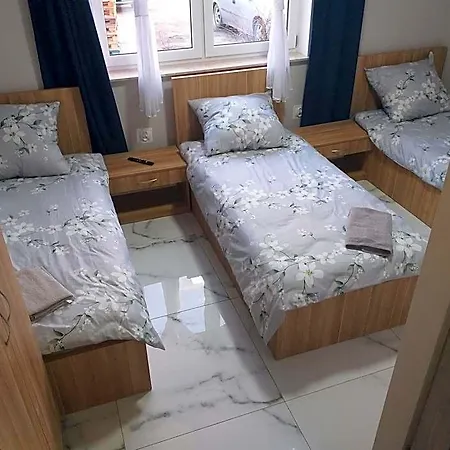 Czerwony Szafir Grodzisk Hostel *