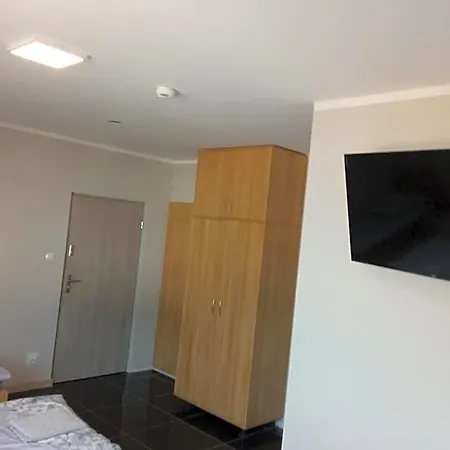 Czerwony Szafir Grodzisk Hostel