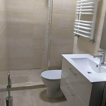 Czerwony Szafir Grodzisk Hostel *